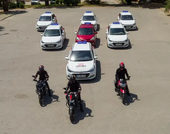Eğitim otomobillerimiz ve motosikletlerimiz